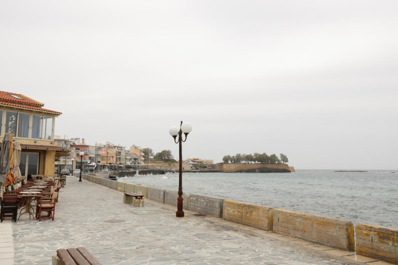 Captain Nick Chania  Buitenkant foto