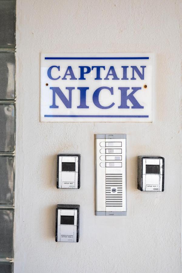Captain Nick Chania  Buitenkant foto